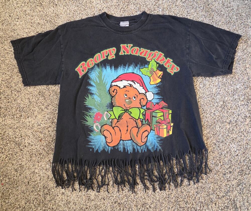 Vtg 90s Beary Naughty Christmas Fringed T-Shirt Black Boxy XL Crop Top Graphic